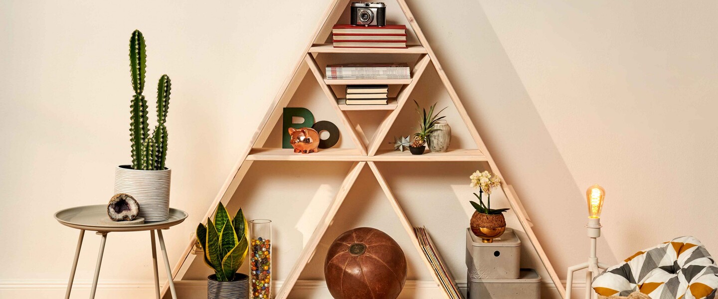 Pyramidenregal