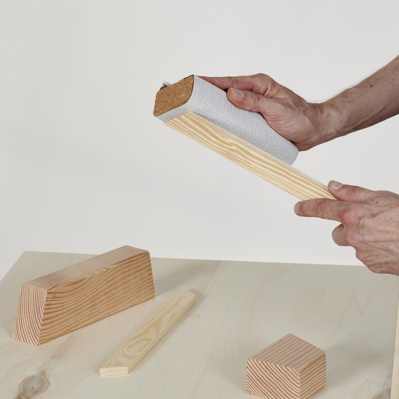 Sägekanten mit Schleifpapier glätten