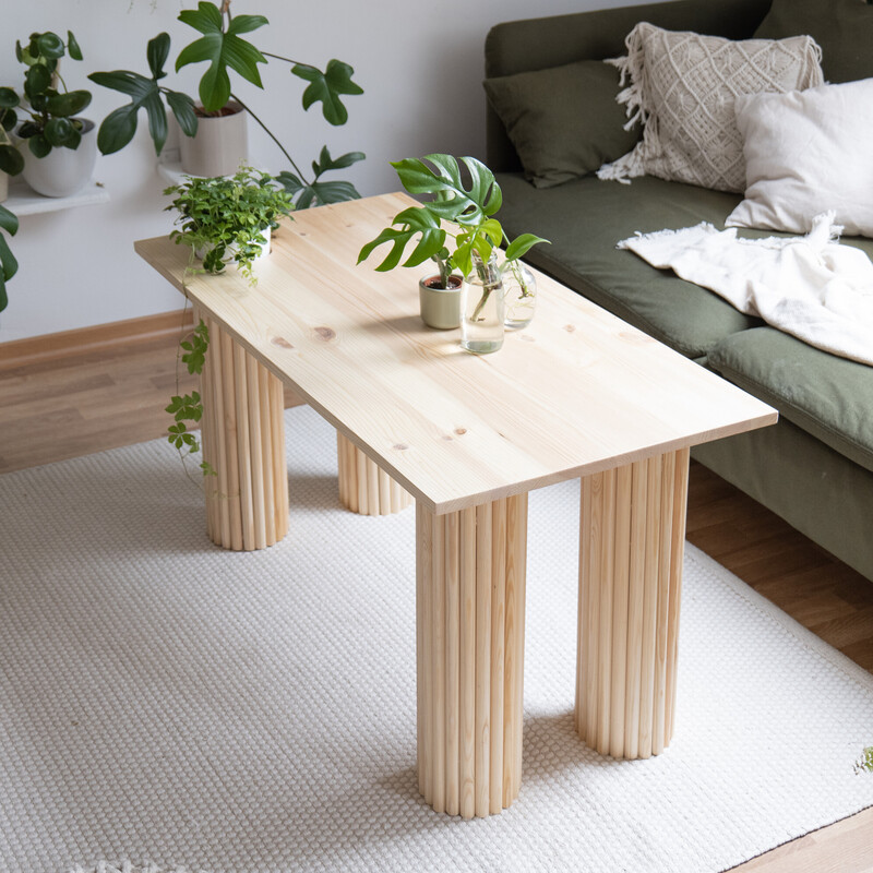 DIY Wohnzimmer-Tisch mit integrierter Pflanzen-Aufbewahrung
