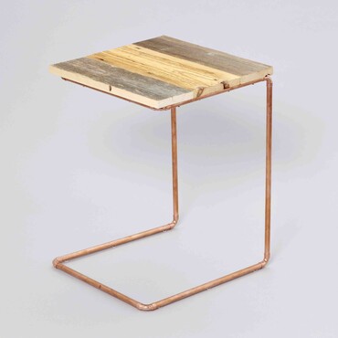 Tisch aus Kupferrohr und Altholz