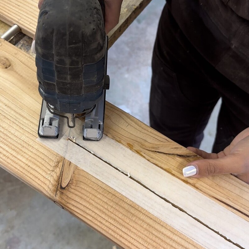 Holz sägen mit Stichsäge
