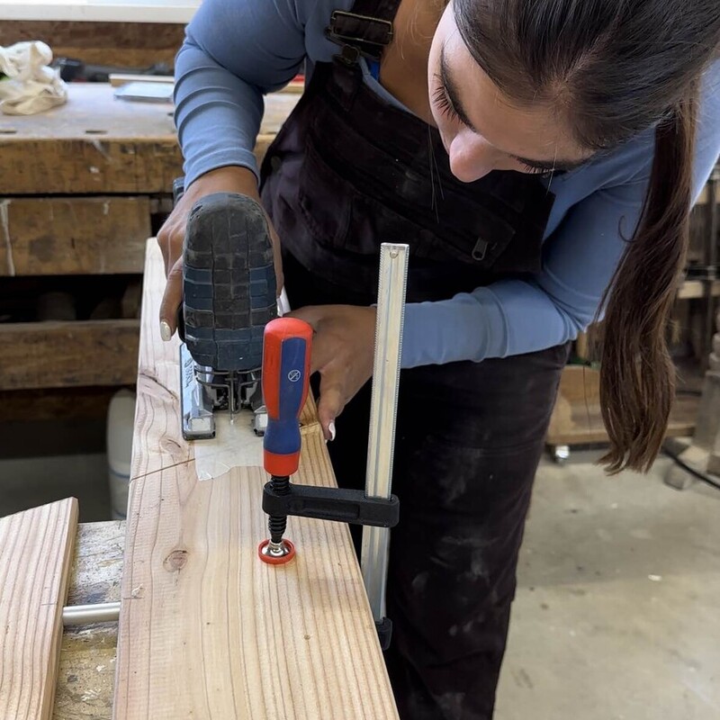 Holz sägen mit Stichsäge