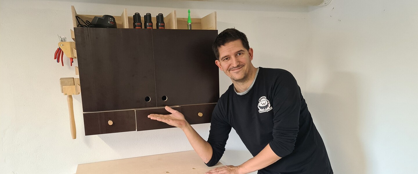 Mario vor seiner Werkbank
