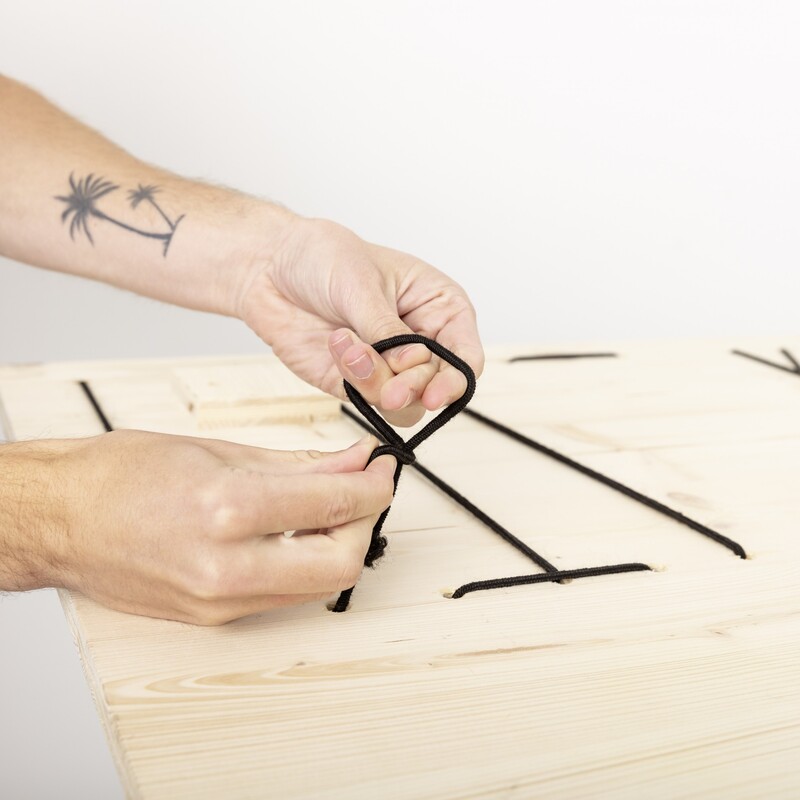 Memoboard selber machen: Rückseitig verknoten