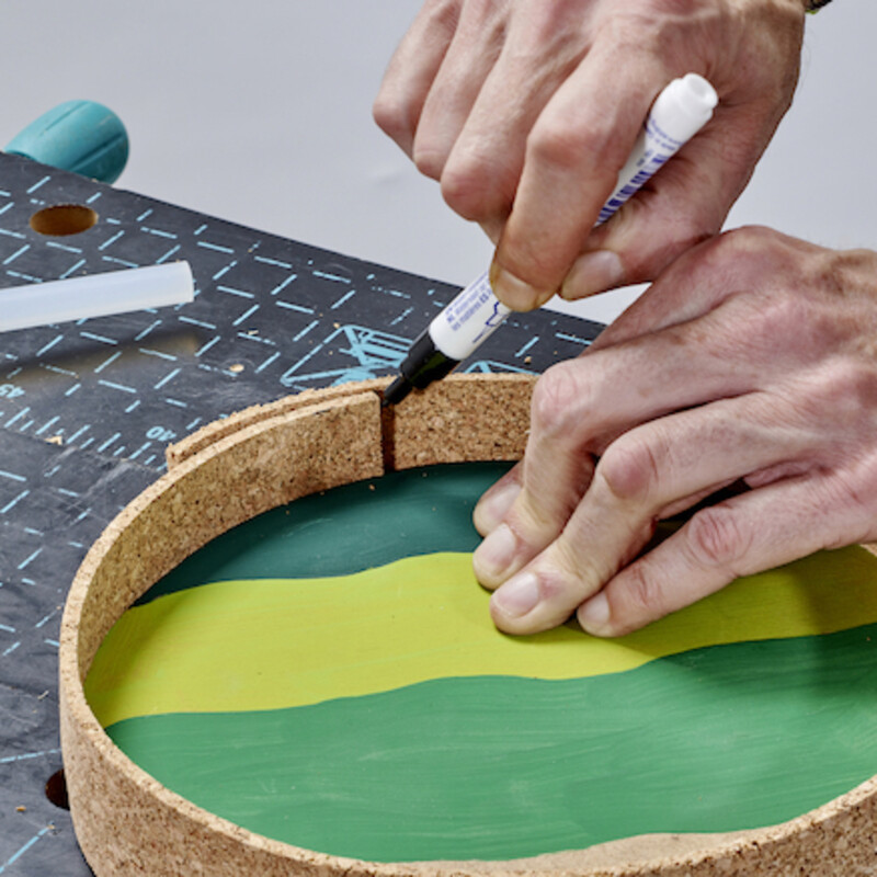 Filzstift markiert Korkrand