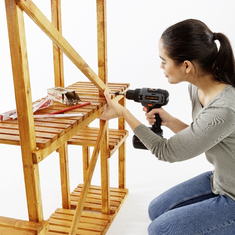 Pflanzregal selbst bauen: Diagonalverstrebungen anbringen