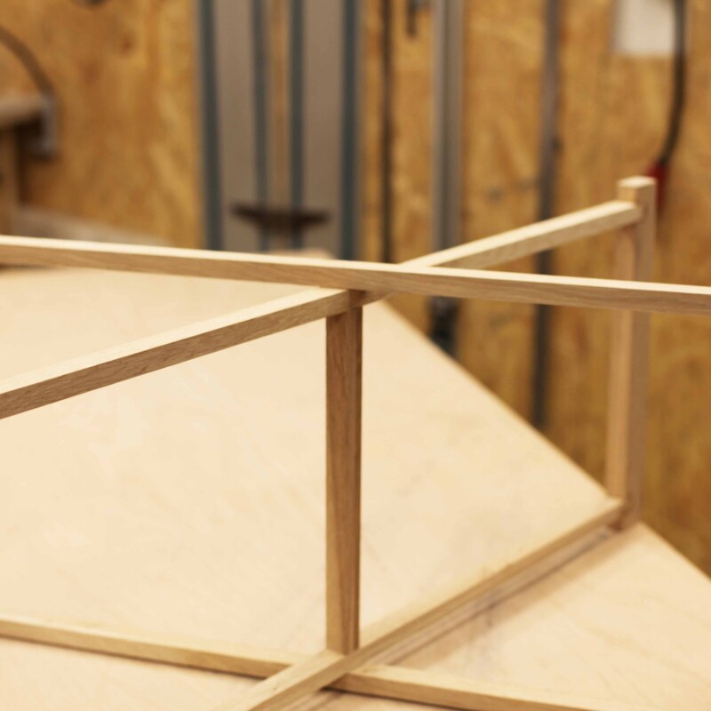 Tischunterkonstruktion aus Holz