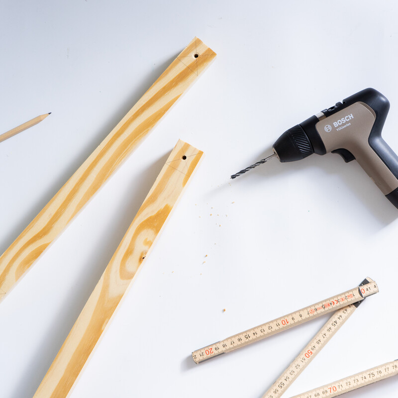 In die Kanth&ouml;lzer wurden L&ouml;cher gebohrt