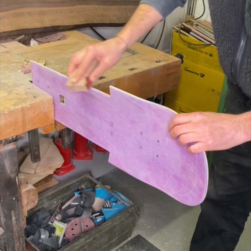 Abschleifen eines Skateboarddecks