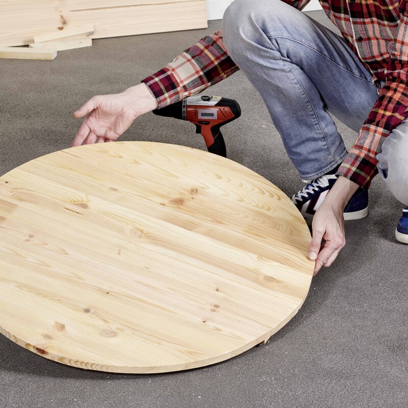 DIY Regentonnenverkleidung: Holzplatte