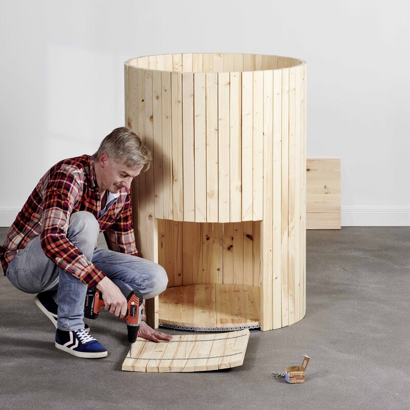 DIY Regentonnenverkleidung: Verkleidungstür montieren