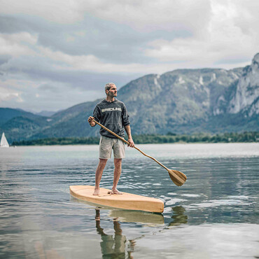 Gerald Aichriedler auf dem Wasser mit einem SUP-Board