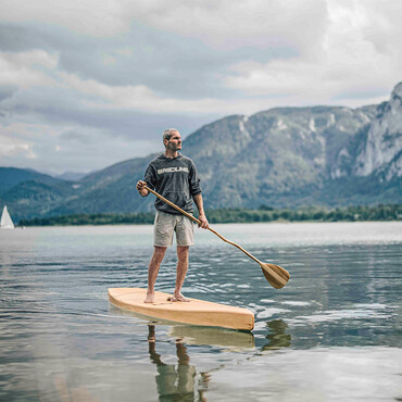Gerald Aichriedler auf dem Wasser mit einem SUP-Board
