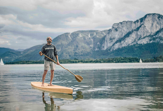 Gerald Aichriedler auf dem Wasser mit einem SUP-Board