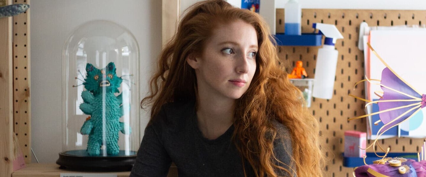 Anaïs auf Werkbank