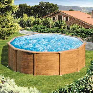 Holzpool im Garten