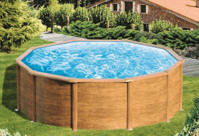 Holzpool im Garten