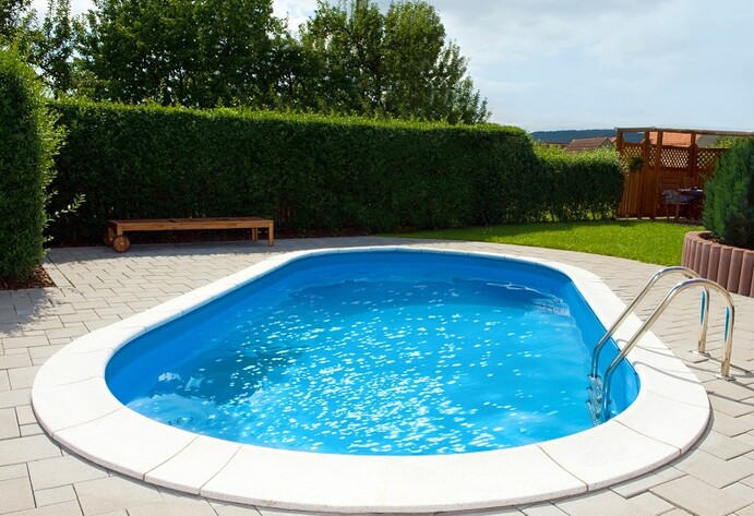 Einbaupool im Garten