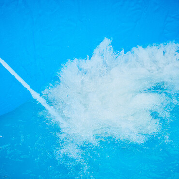 Wasser in den Pool einlassen