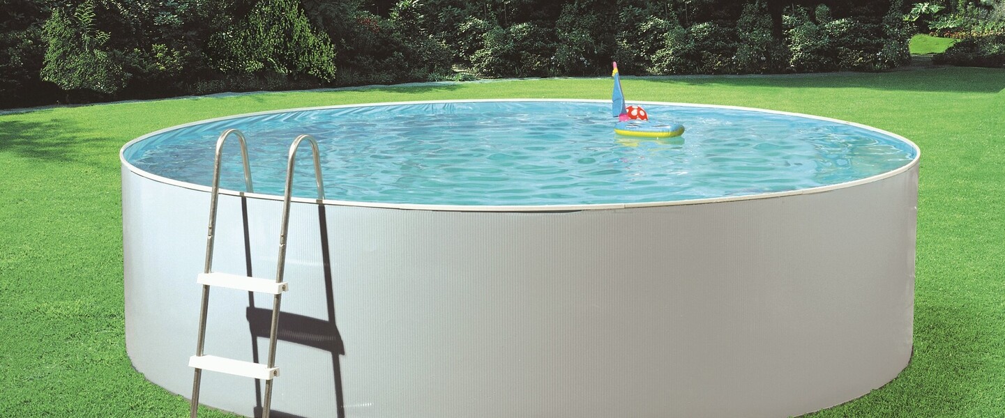 Pool im Garten auf stabilem Fundament