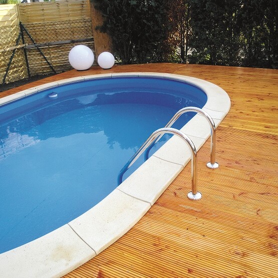 Schwimmbadumrandung aus Holz