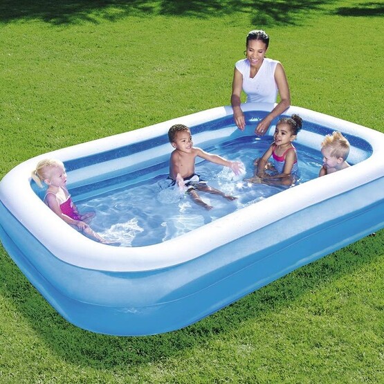 Frau und Kinder baden im Quick-Up Pool