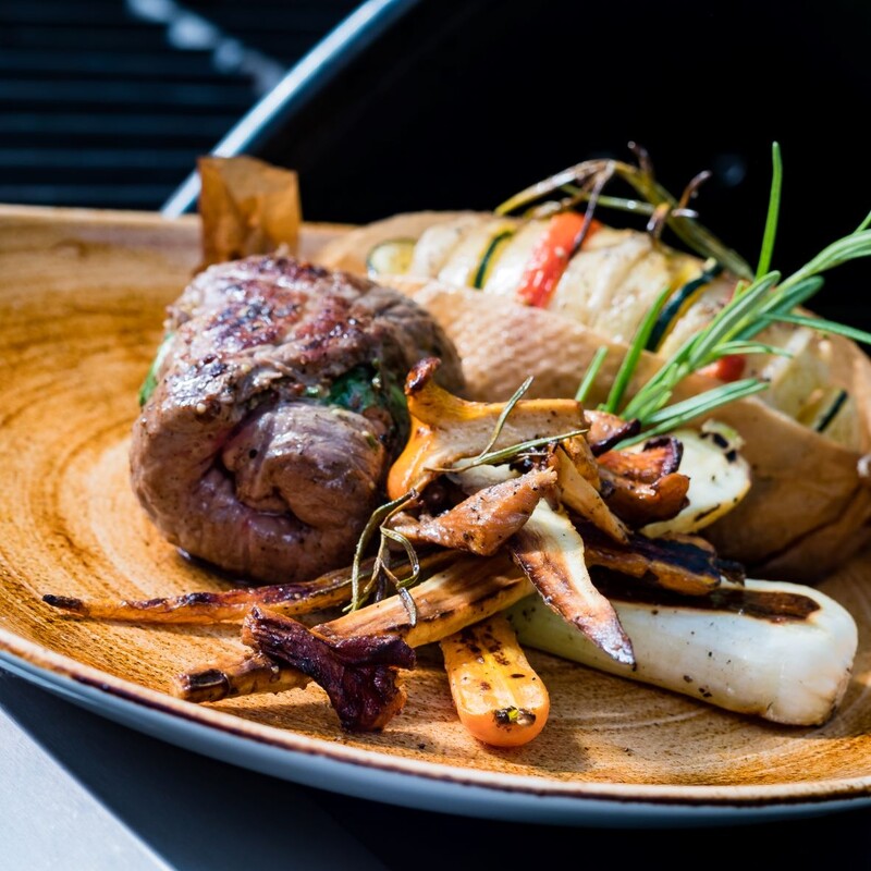 Minuten-Rouladen vom Grill mit Fächerkartoffeln