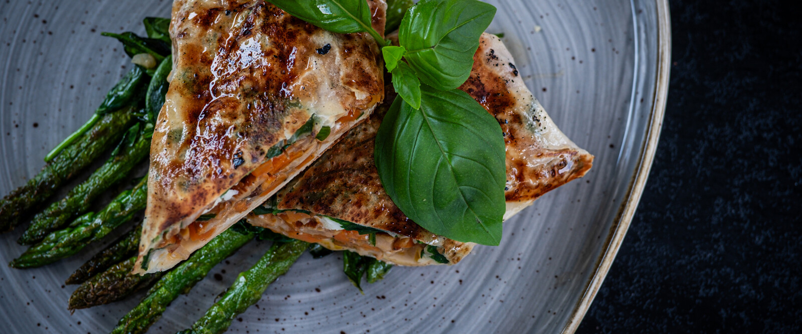 Gegrillter Pfifferlings-Strudel mit Spargel | richtiggut.de