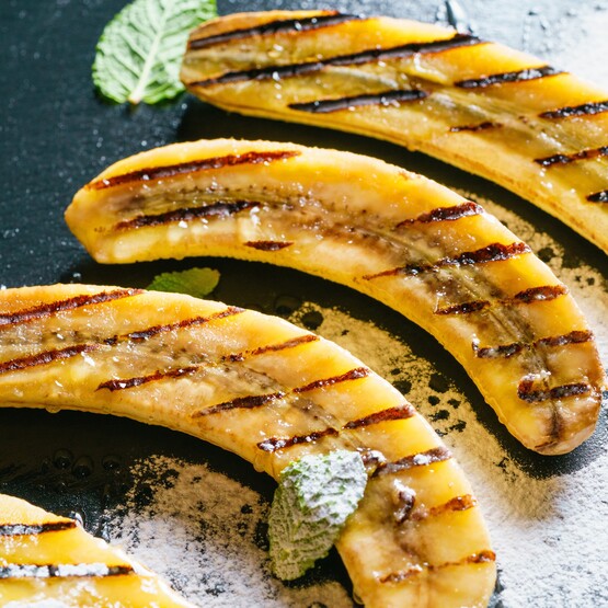 Obst und Gemüse grillen: gegrillte Banane