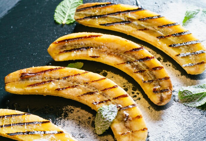 Obst und Gemüse grillen: gegrillte Banane