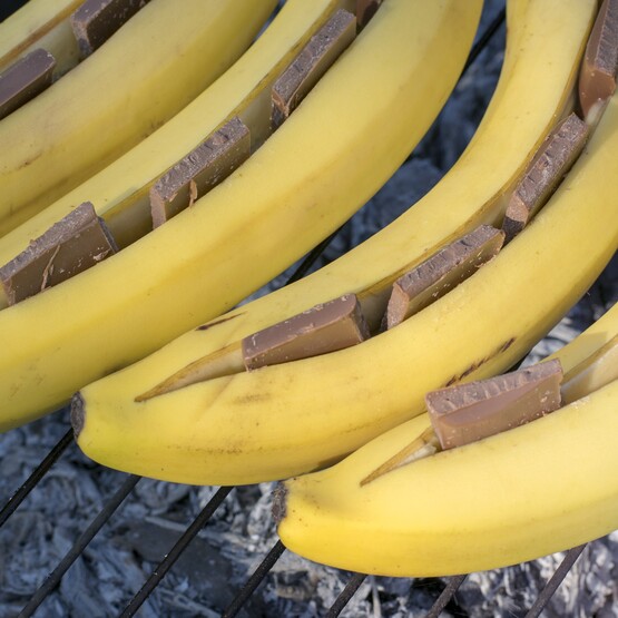 Obst und Gemüse grillen: Rezept für Banane mit Schokolade