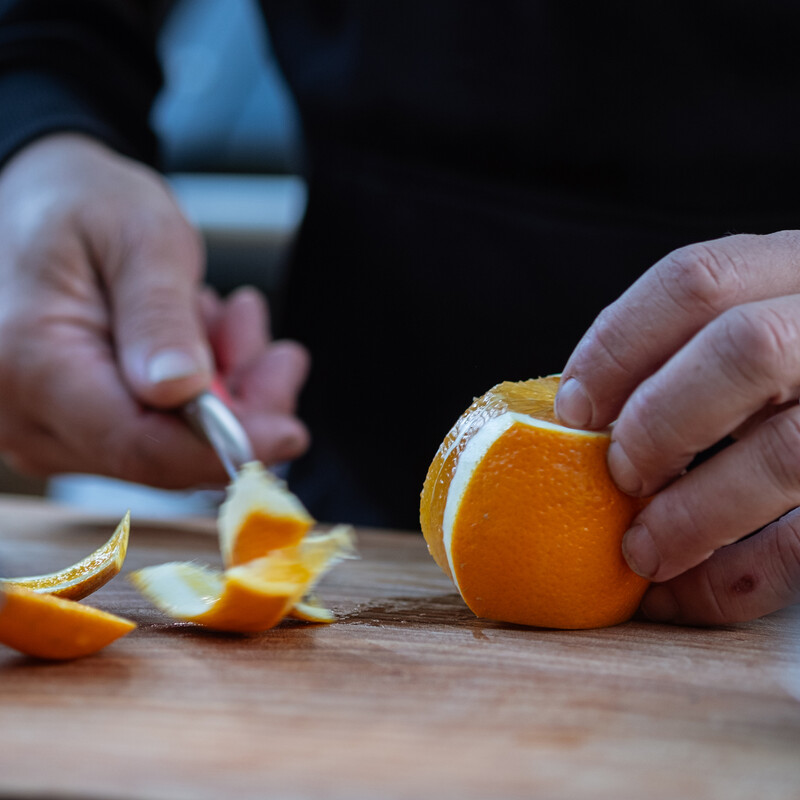 Orange in Filets schneiden