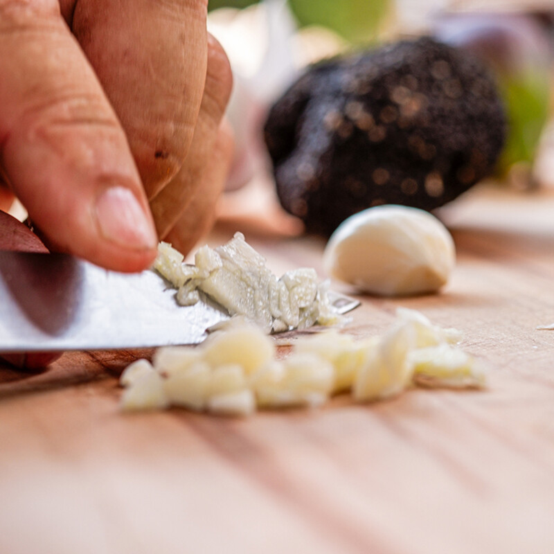Knoblauch hacken