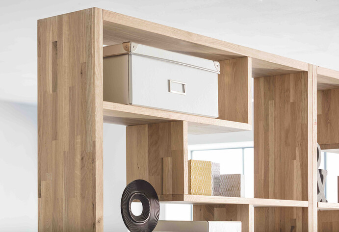 Raumtrenner-Regal aus Holz