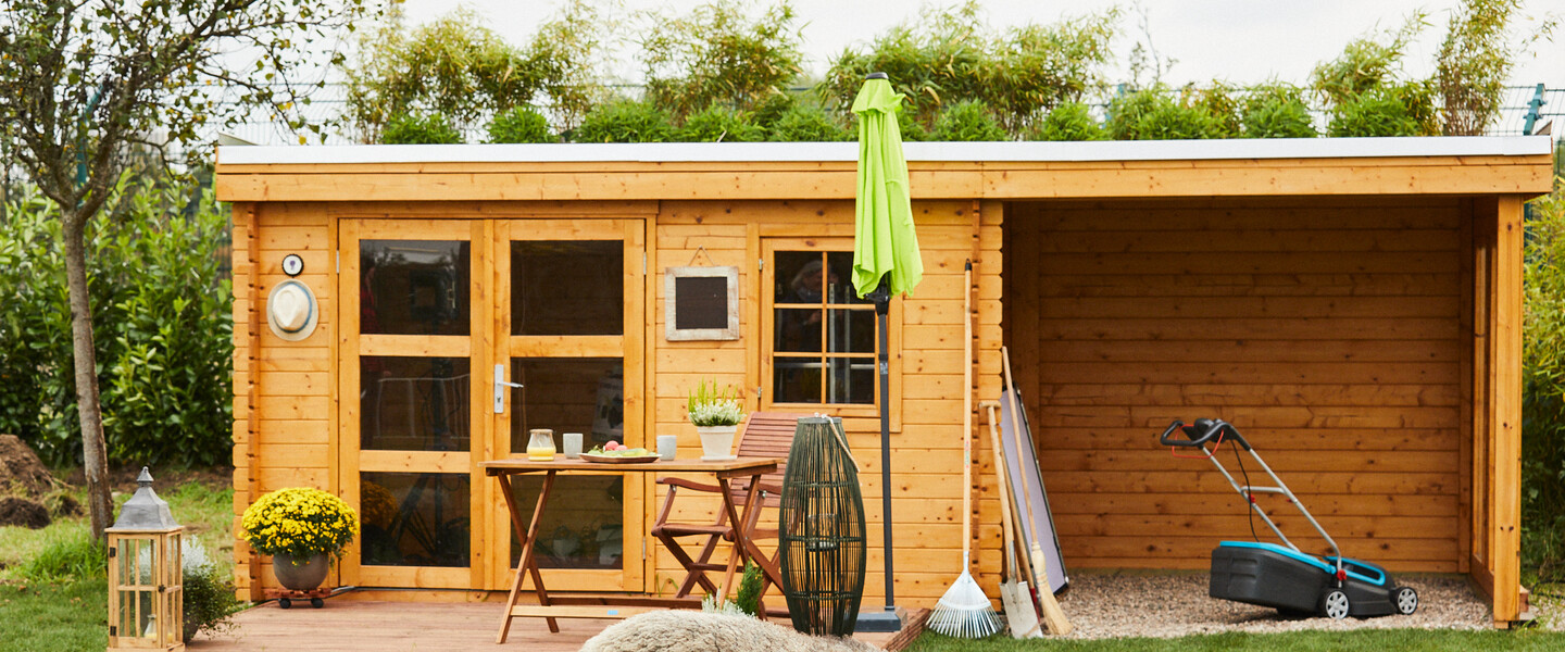 Gartenhaus: Blockbohlenhaus in Gesamtansicht