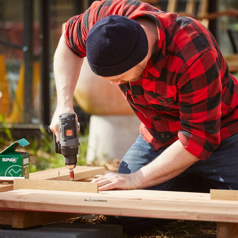 Dünenweg aus Holz bauen: Dielen verschrauben