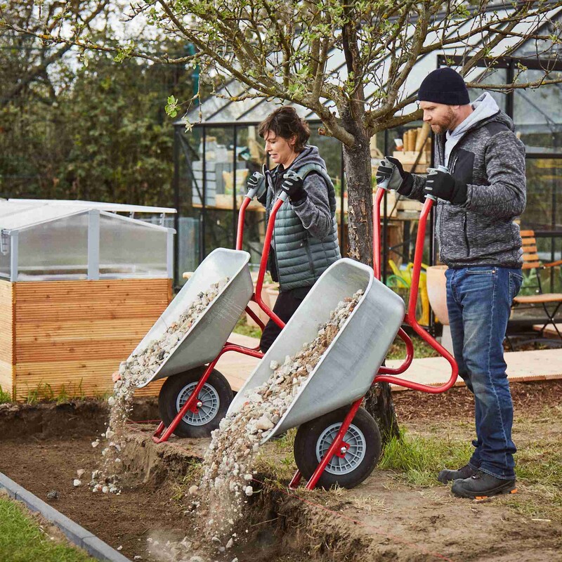 Steinpalttenweg anlegen: Befüllen der Baugrube mit Schotter und Kies