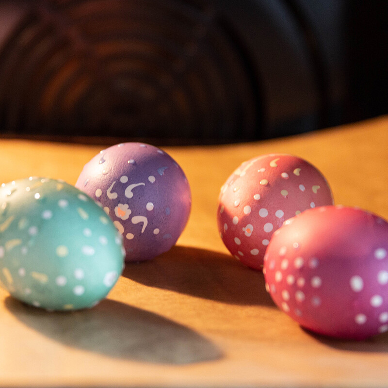 Bunte sorbische Eier in Ofen