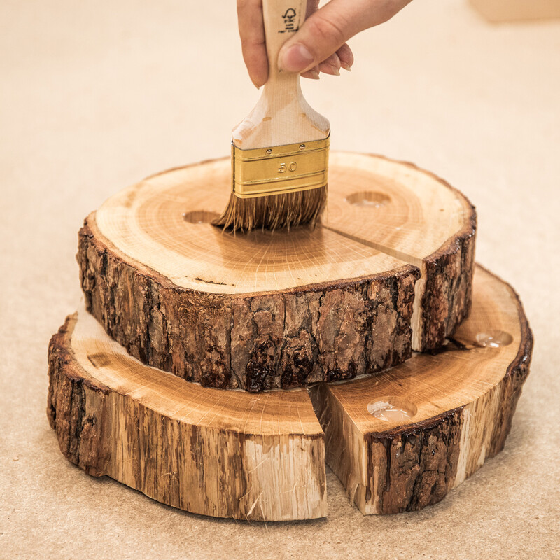 Adventskranz aus Baumscheiben: Holz einölen