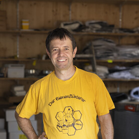 Der Bienenfl&uuml;sterer Peter Linder