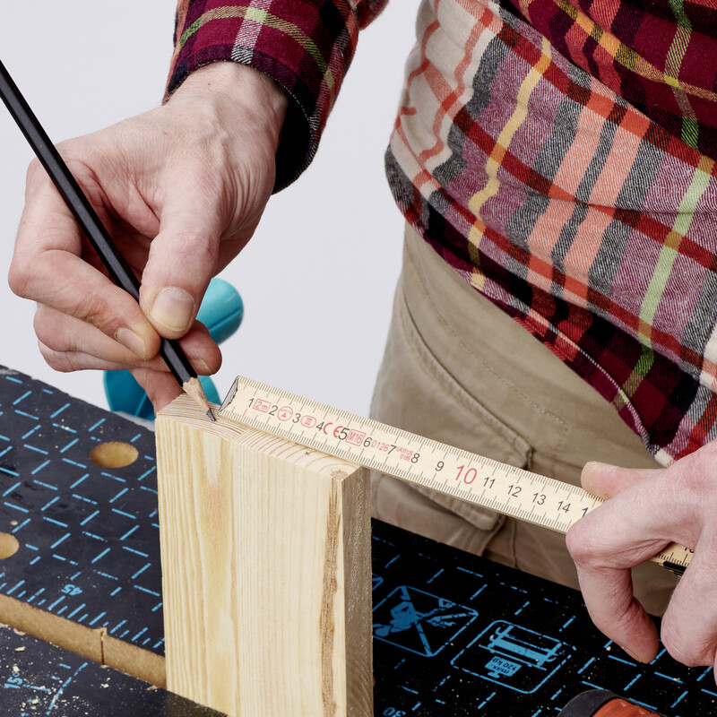 DIY Balkonbar: Bohrpunkte anzeichnen