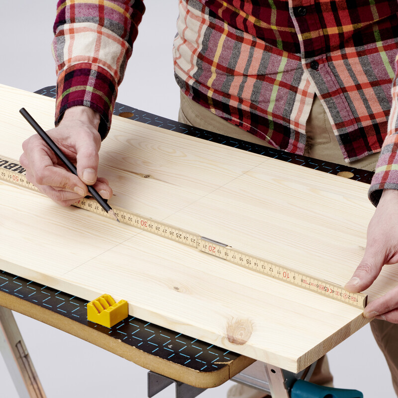 DIY Balkonbar: Maße auf Platte übertragen