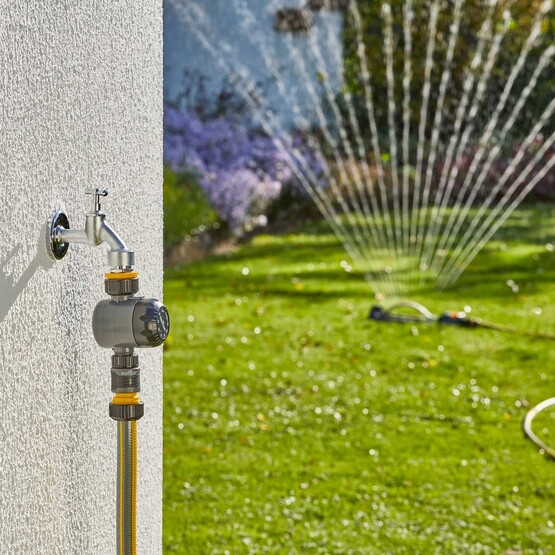 Die Bew&auml;sserungsuhr kann &uuml;ber die Steuerung per Drehmechanismus auf eine Gie&szlig;zeit von bis zu zwei Stunden eingestellt werden.