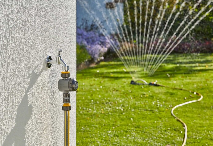 Die Bew&auml;sserungsuhr kann &uuml;ber die Steuerung per Drehmechanismus auf eine Gie&szlig;zeit von bis zu zwei Stunden eingestellt werden.