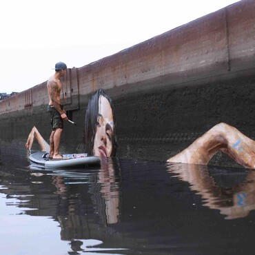 Sean Yoro auf SUP