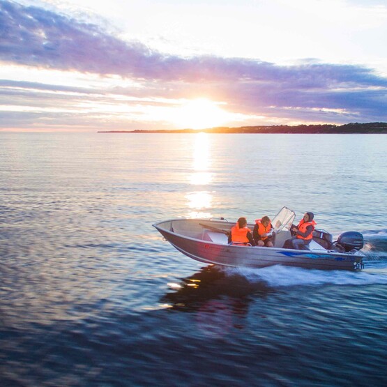 Boot im Sonnenuntergang