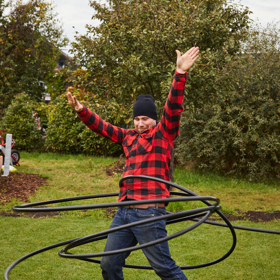 Workshop Bew&auml;sserung f&uuml;r den Garten: Mann schwingt mit Schlauch