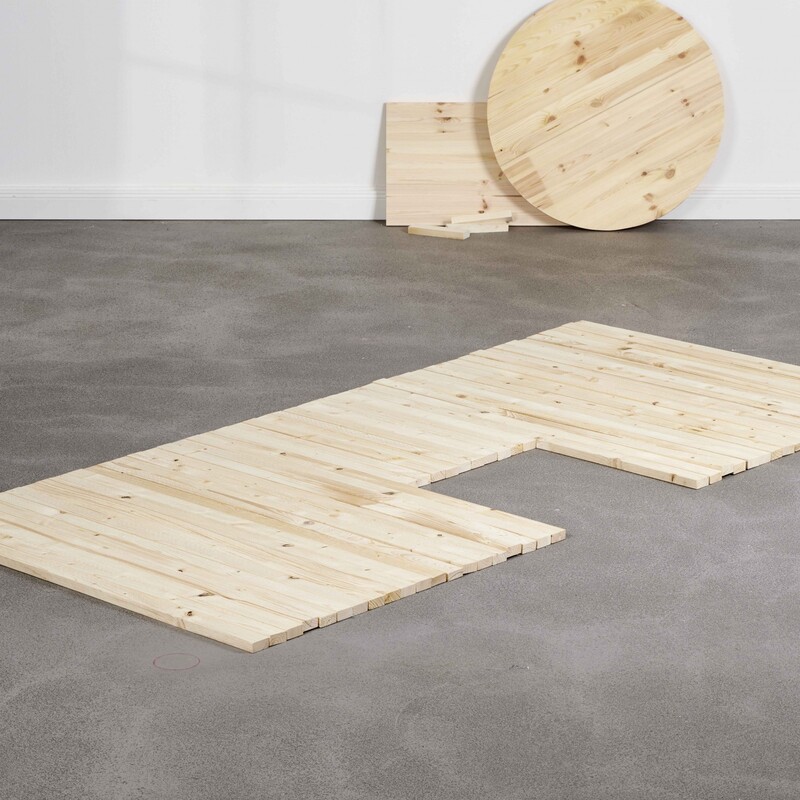 DIY Regentonnenverkleidung: Holzlatten vorbereiten