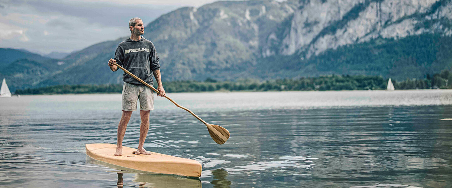 Gerald Aichriedler auf dem Wasser mit einem SUP-Board