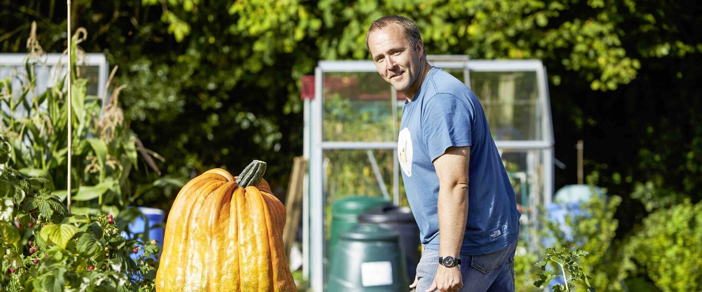 Kevin Fortey und sein Riesenk&uuml;rbis